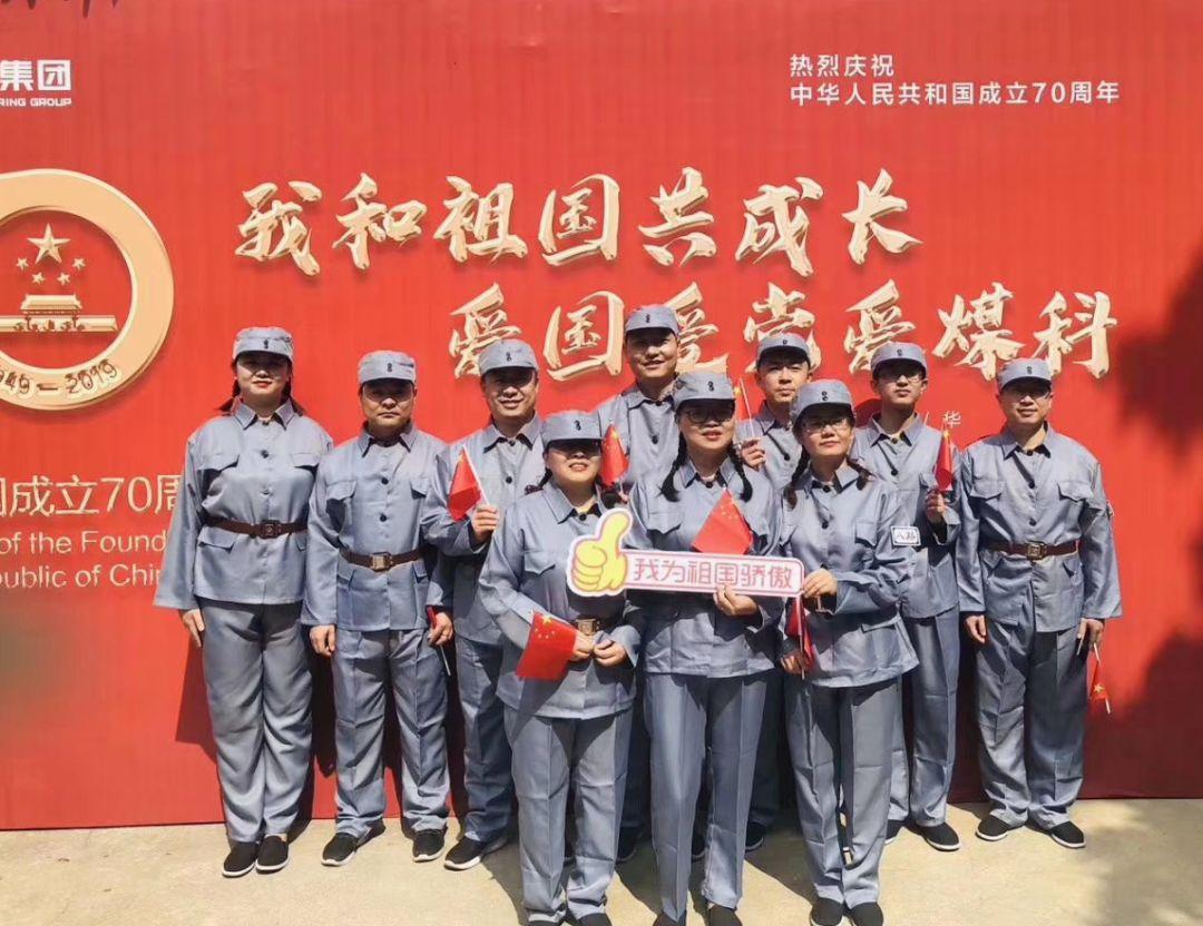 小萌妹的甜美装扮